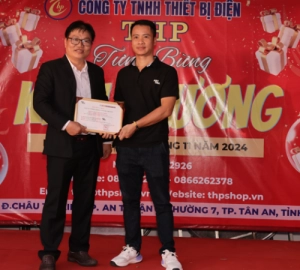 Ảnh Trao Chứng Nhận Nhà Phân Phối ARTDNA