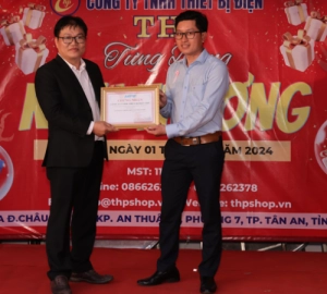 Ảnh Trao Chứng Nhận Đại Lý Chứng Thức Sản Phẩm MPE